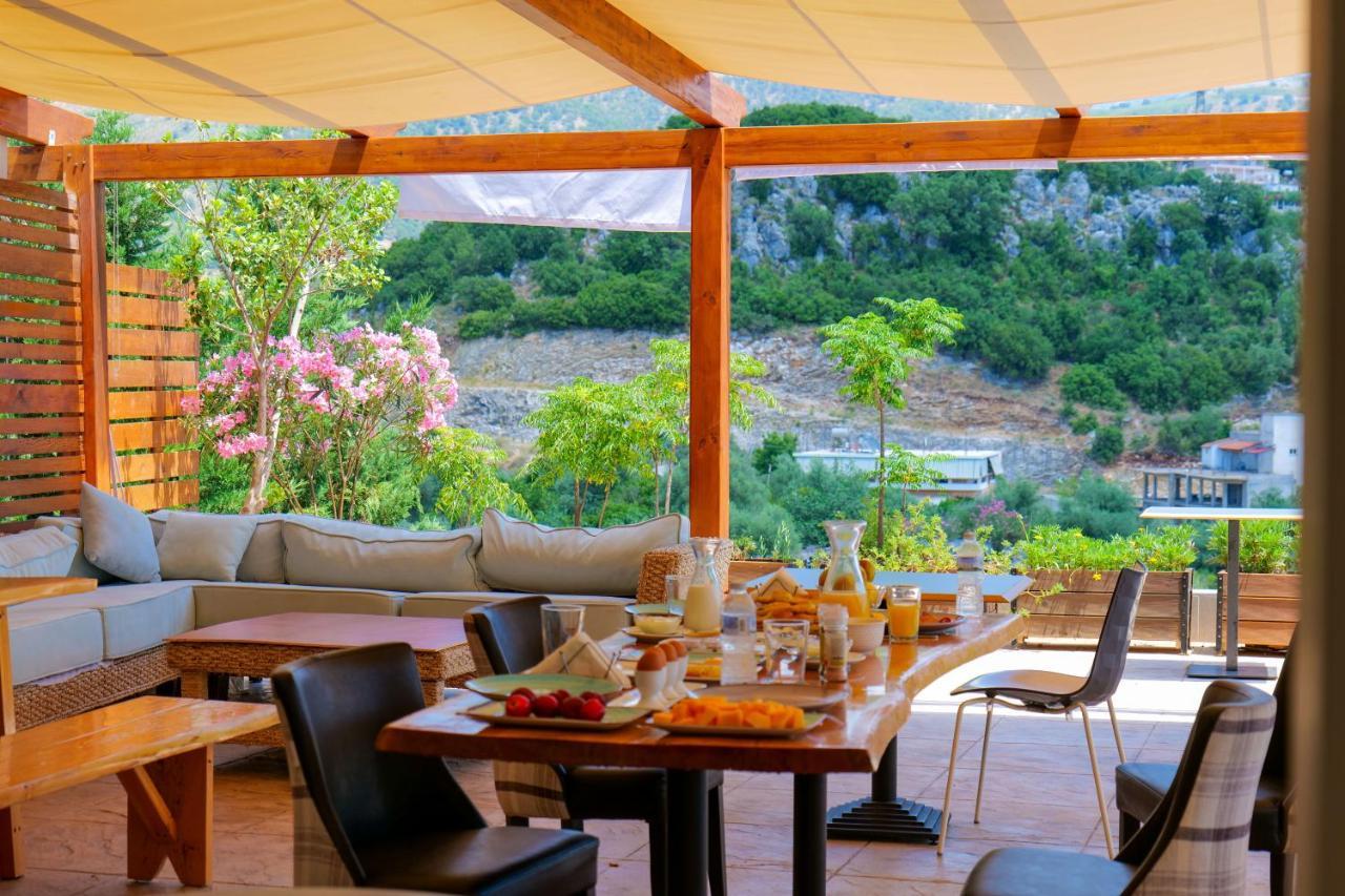 Royal 1967 Bed and Breakfast Himarë Eksteriør billede